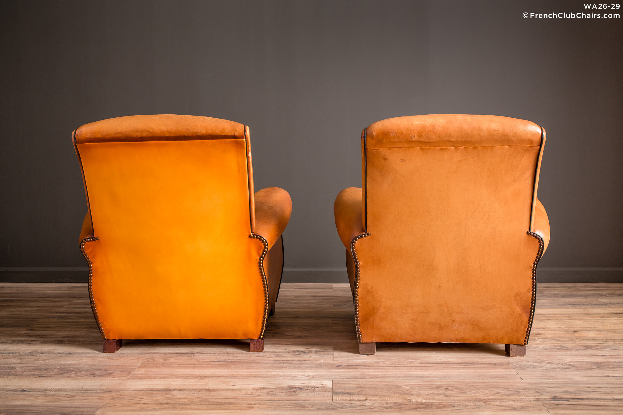 WA_26-29_Samur_Slope_Pair_R_2BK-v01-williams-antiks-leather-french-club-chair-wa_fcccom