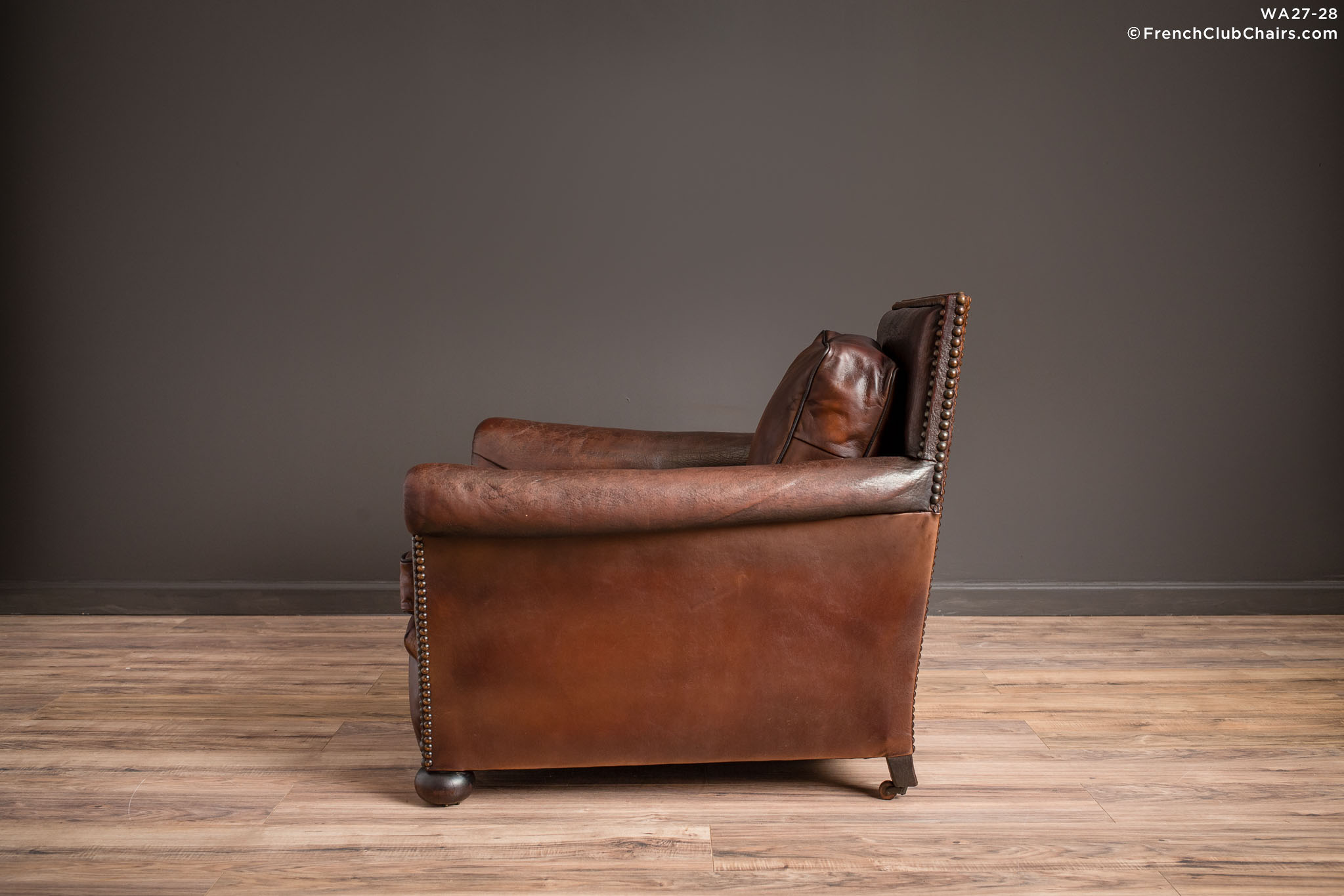WA_27-28_Executive_Nailed_Dark_Solo_R_4LT-v01-williams-antiks-leather-french-club-chair-wa_fcccom